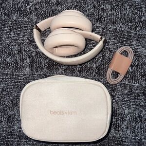 Beats by Dre X Kim Beige Headphones Set